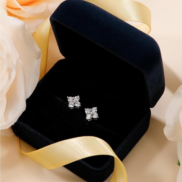 Elegant 14k Diamond Earrings - Picture 5 of 5